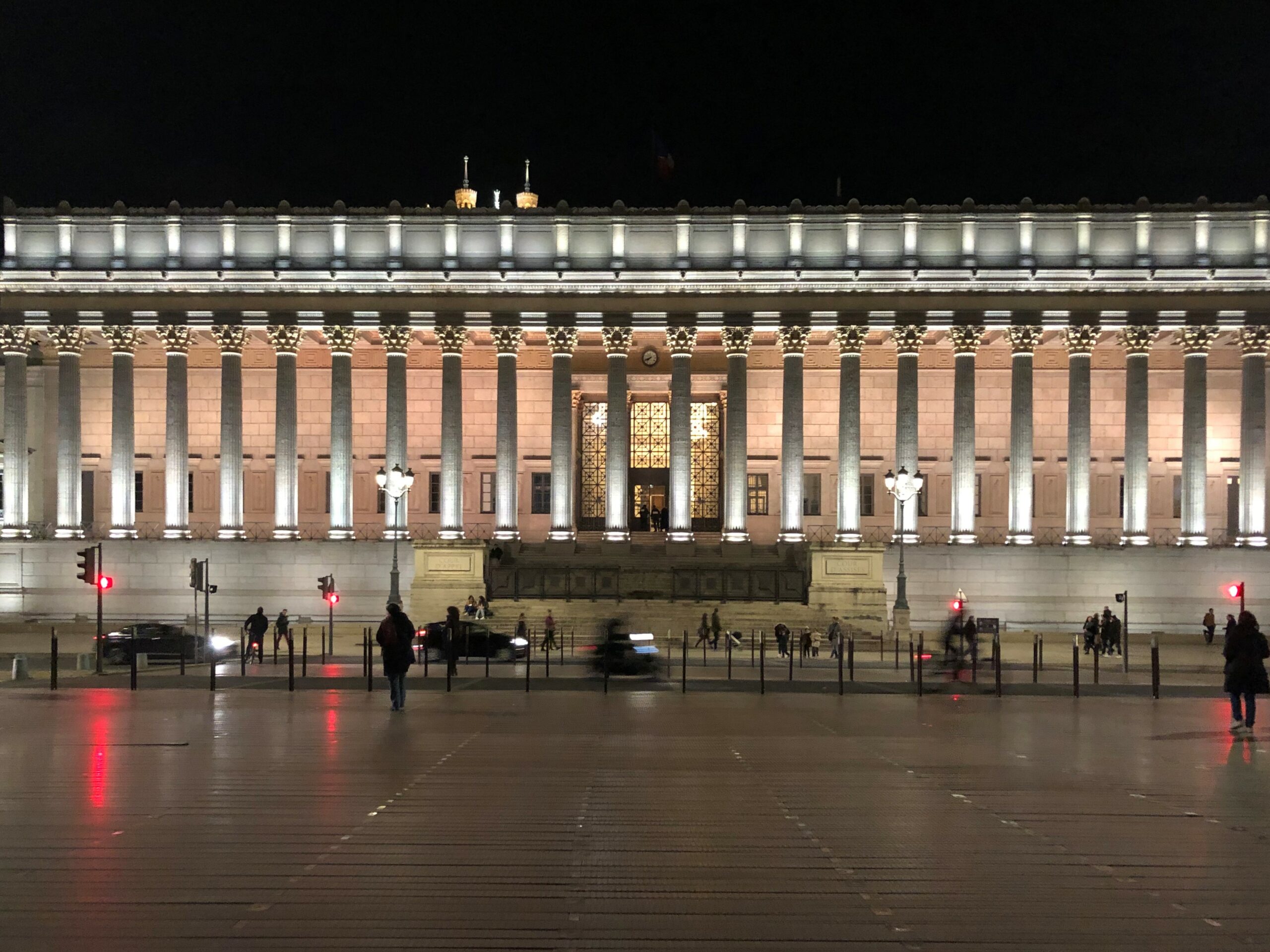 LE MAS AUX COTES DES VICTIMES EN AUDIENCES CRIMINELLES
